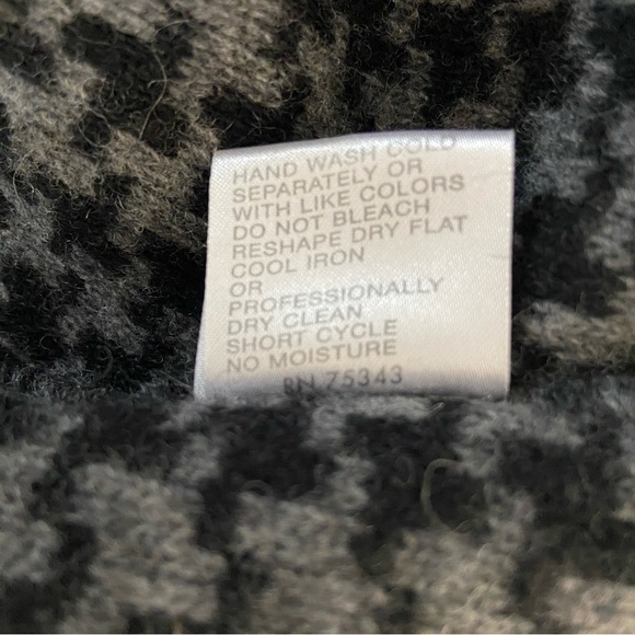 Chiaramente Italian Wool Houndstooth Cardigan - Picture 6 of 6